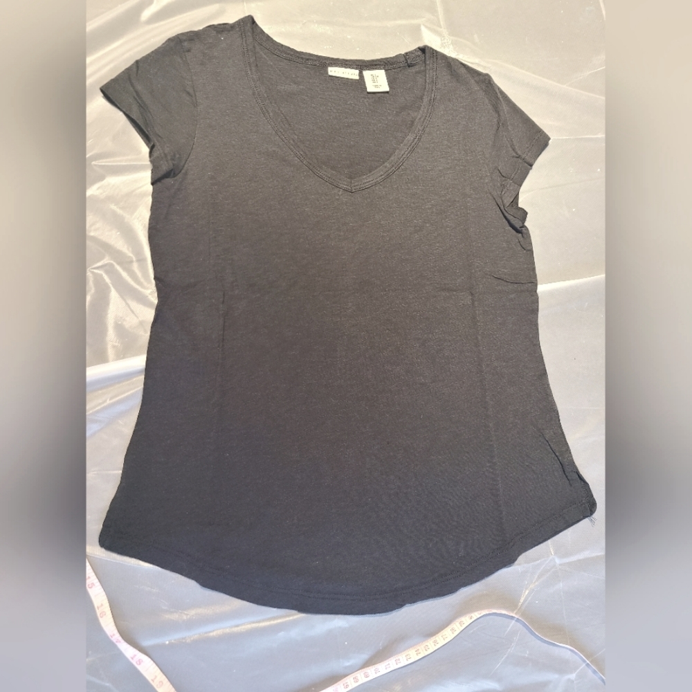 Small Max Studio V neck tee.